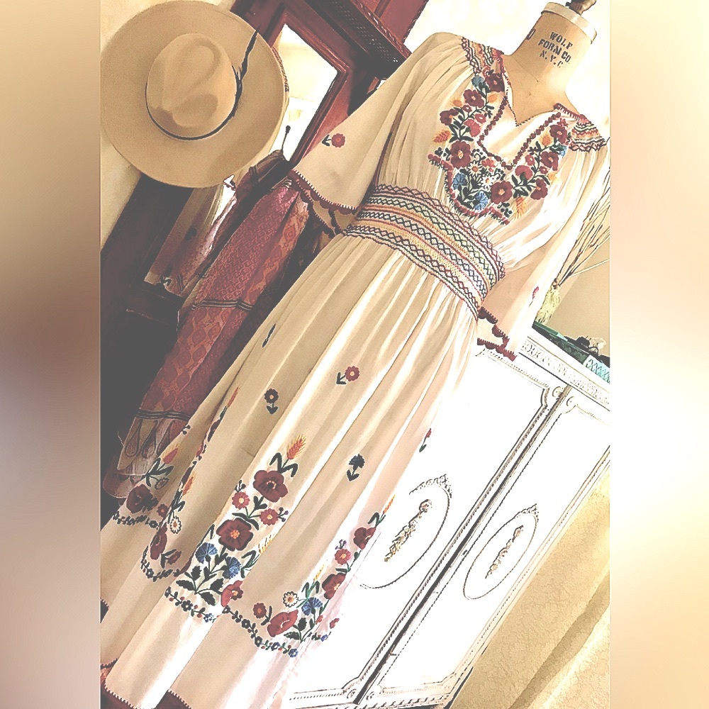 This one is a beauty! Vintage Hungarian embroidered ethnic BoHo peasant dress